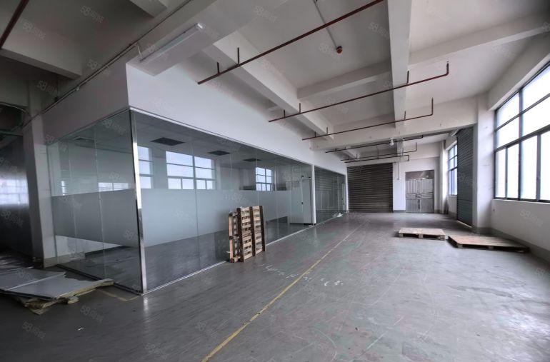 横沥镇原房东厂房一楼，可以架航车，有现成水电办公室配套宿舍。