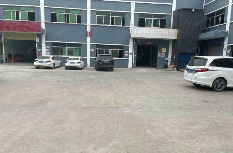 中堂300平标准一楼出租，现成办公室装修。