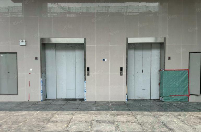 中堂潢涌全新首层8米厂房出租，证件齐全红本厂房