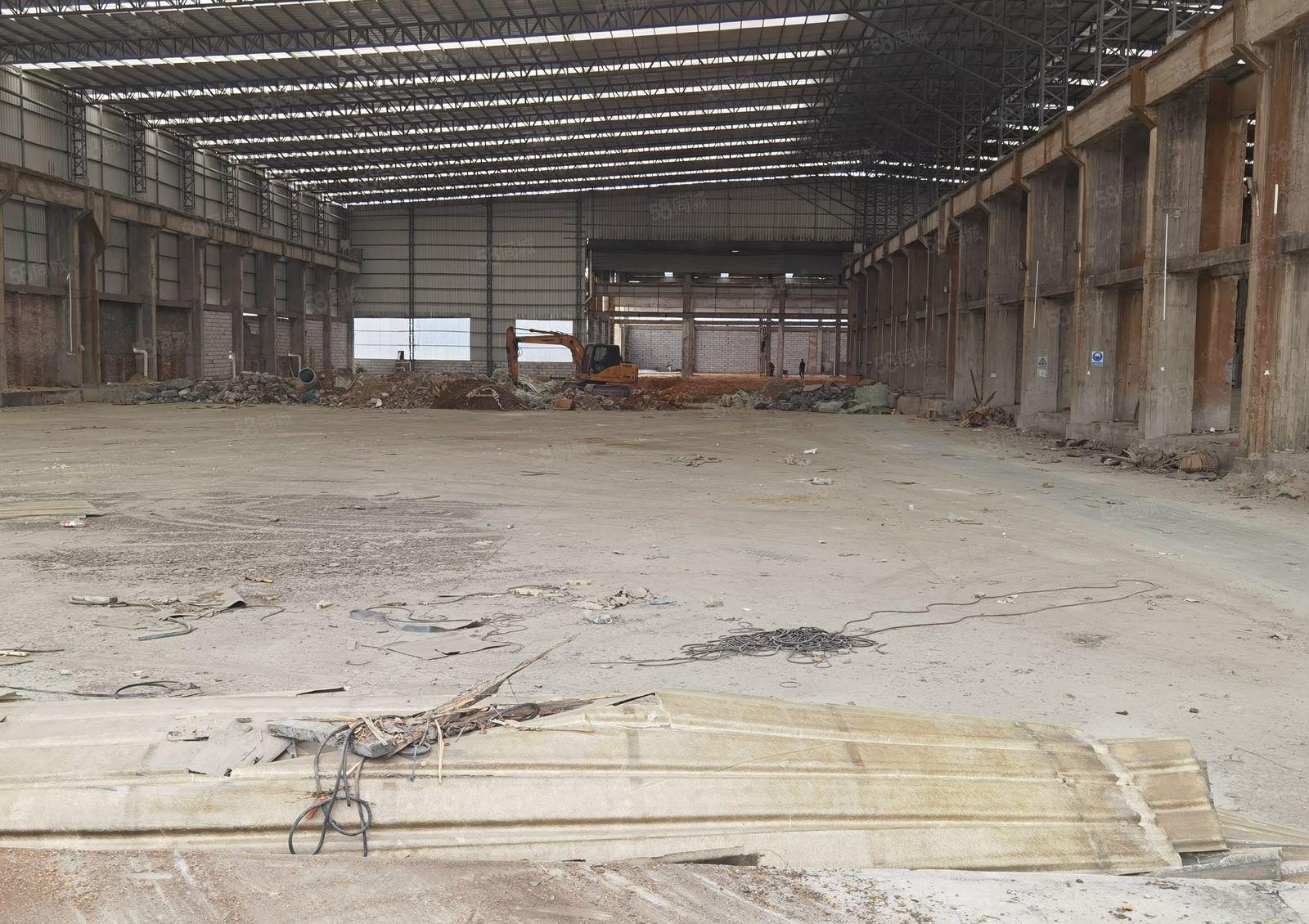 独院砖墙到顶单一层，滴水13米，中高16米，占地面积80亩，