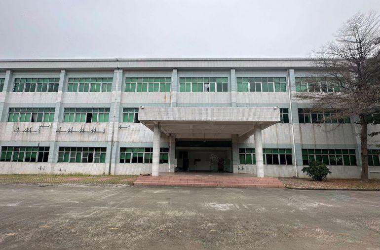 高埗镇花园式标准独院厂房，主干道旁，带卸货平台，超大空地