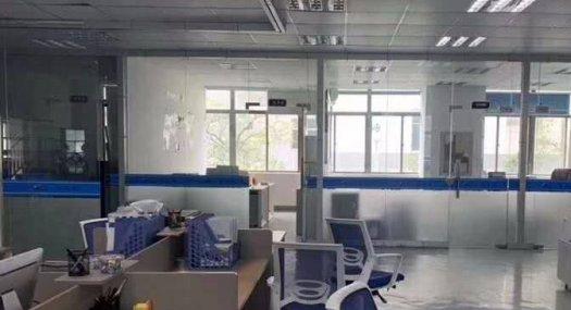 深圳市大朗楼上带装修吊顶办公室厂房出租1000平 光线好