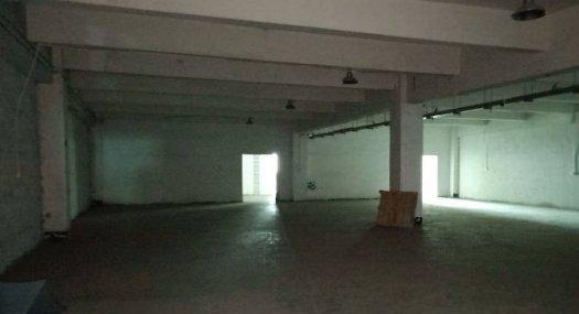 凤岗竹塘靠清溪路口楼上带装修标准货梯厂房出租1000平