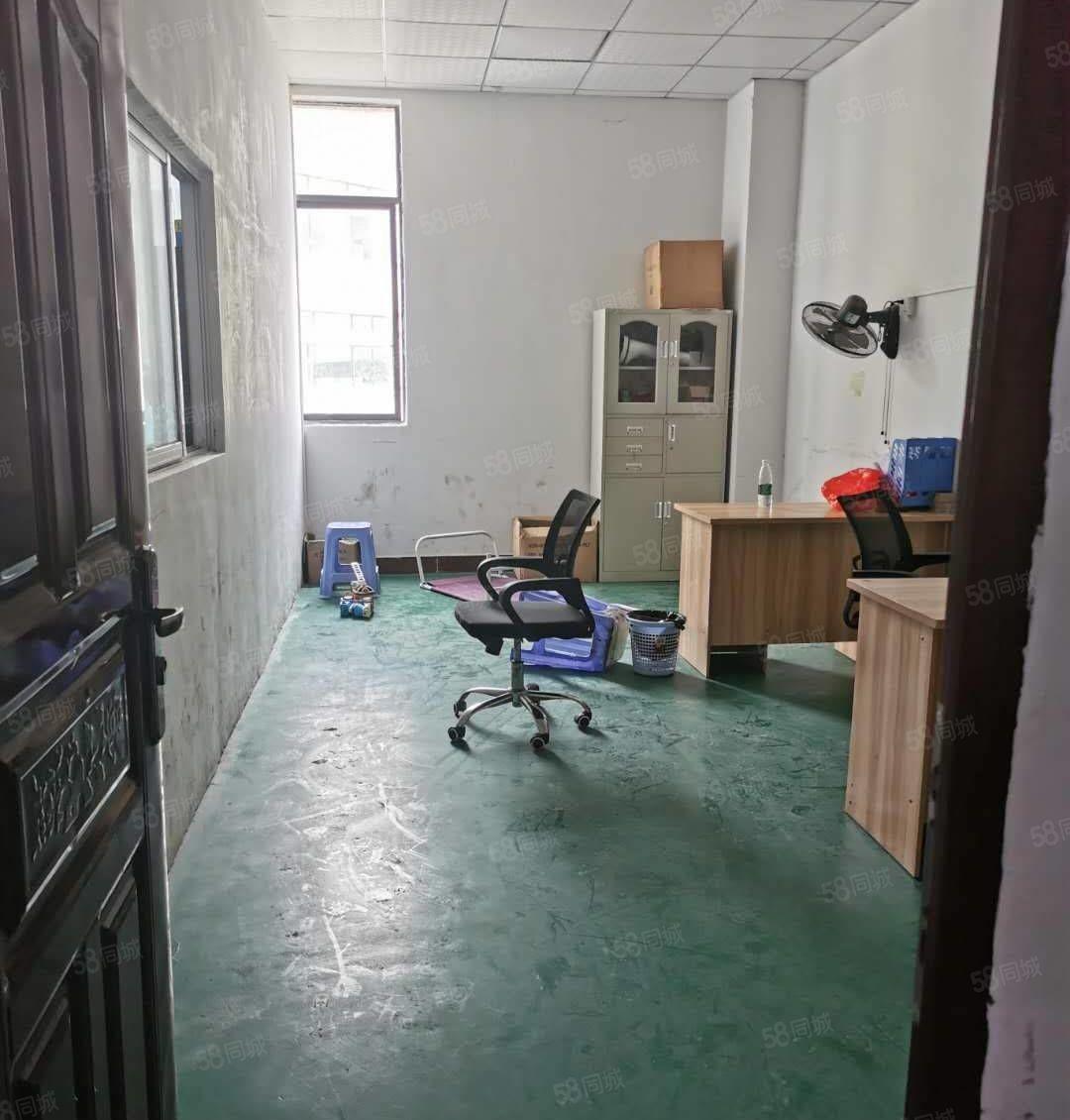 企石镇新空出楼上一层标准厂房1680平方，现成办公室水电装修
