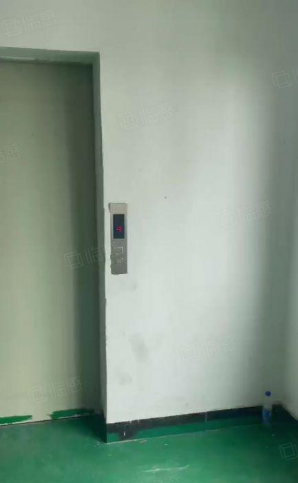 企石镇工业区楼上1000平米厂房出租，带精装修