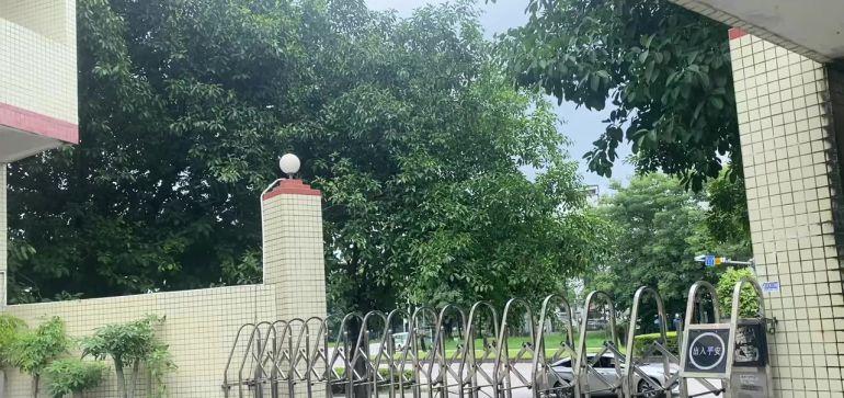 企石镇单一层8米高独院厂房2600平，适合五金压铸纸箱等行业