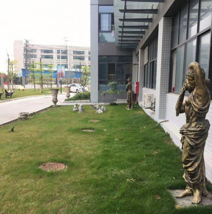 层高7.5米，天然气车间接通，超市饭堂宿舍，沉淀池隔油池便宜