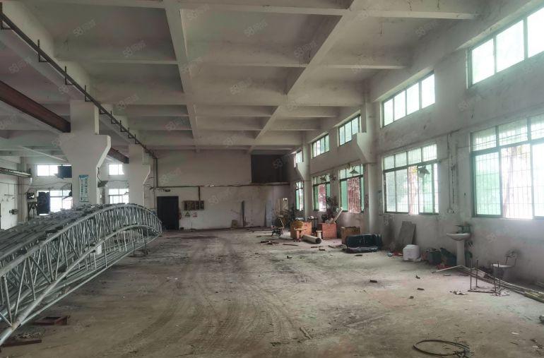 砖墙到顶，水泥顶滴水5米700平方，独门独院厂房便宜出租