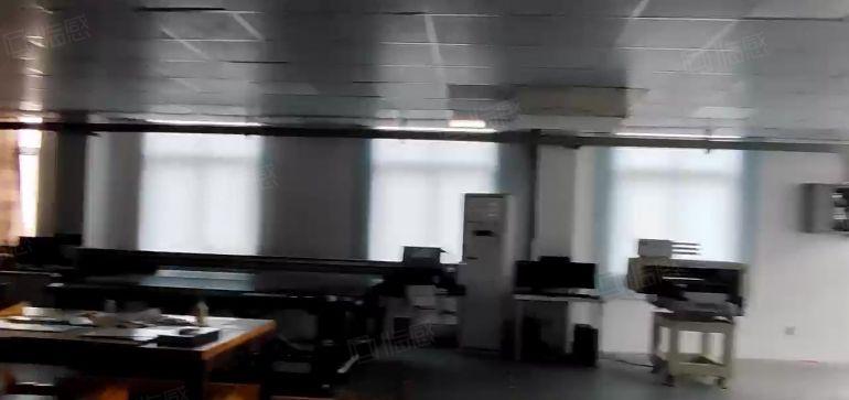 谢岗精装修特价房，现成办公室地坪漆水电齐全，交通非常方便。