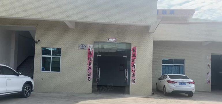 谢岗镇新出一楼500平方米，水电线路齐全有办公室。