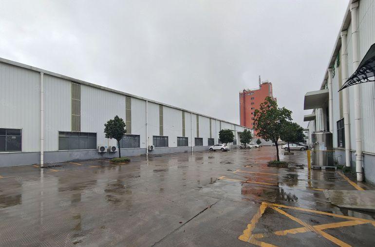 单一层厂房3000平，出租，500平起分，现成行车，空地超大