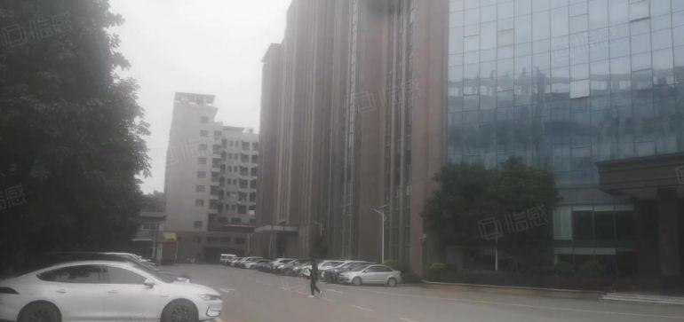 黄江镇田心标准厂房1680平方现成装水电到位消防办公室地坪漆