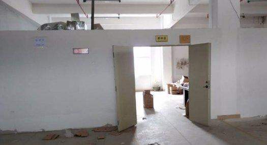 凤岗官井头家辉天桥附近出租楼上带装修电子玩具厂房1600平