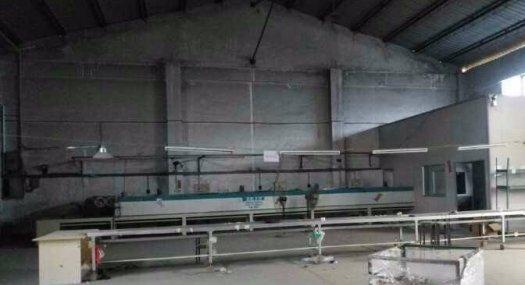 清溪三中出租喷漆带设备厂房2200平，靠近主干道边