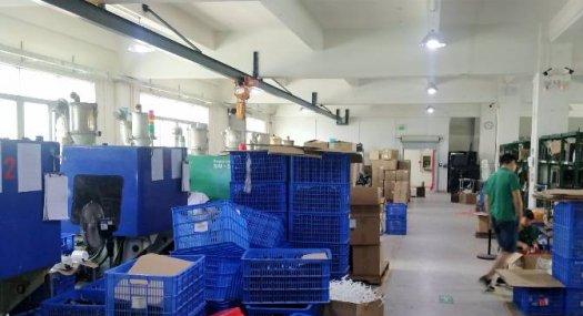 凤岗官井头出租二楼带行车配有宿舍7间厂房1400平