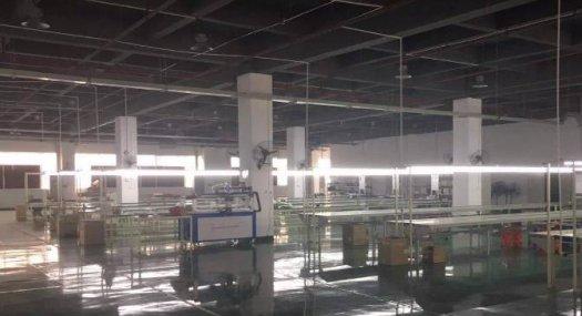 凤岗五联楼上电子厂房豪华装修地坪漆4800方，可分