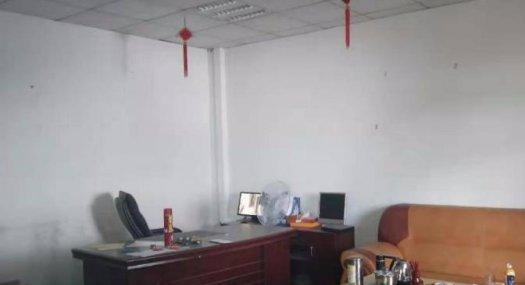 凤岗油甘铺楼上带装修厂房出租900平包装配件电子手袋行业