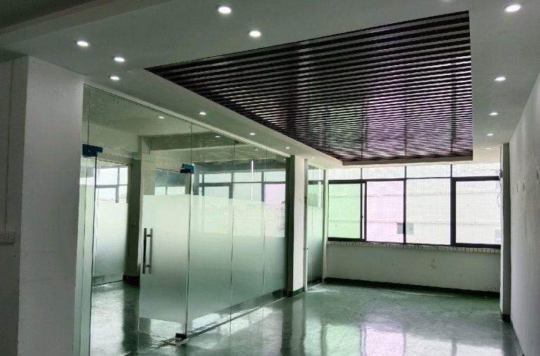 新装修可现用厂房水电安装到位提包入住开厂，可整租可分租。