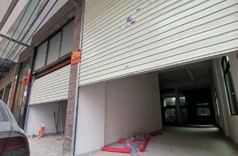 临街小厂房有阁楼可做饭住宿停车原房东