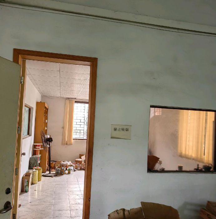 公司部分生产线搬到内地，二楼三楼可分租