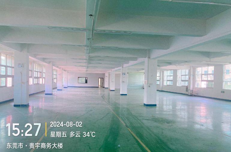 离上屯莞深高速出口二公里，紧岭汽车城