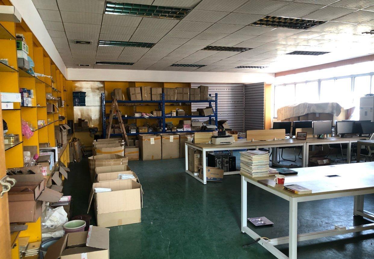 独立厂房分租，租第三层，带豪华办公室和配套男女洗水间