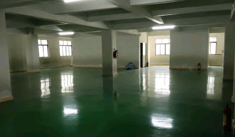 全新一手房东，东坑角社厂房出租！