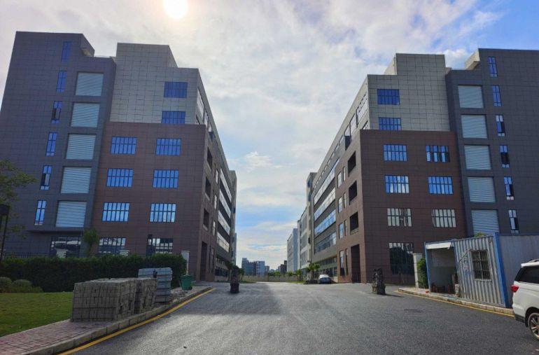 东莞市清溪镇10万平米全新红本厂房出租可分租