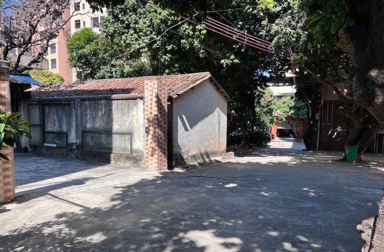 离镇区8，离高速路口10