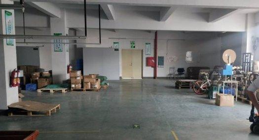 凤岗镇中心碧湖大道边楼上厂房出租830平 现成水电齐全