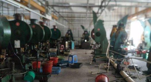 凤岗凤德岭一楼厂房出租600平 靠近大马路边 交通方便