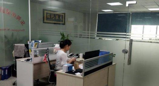 凤岗官井头出租二楼带行车配有宿舍7间厂房1400平