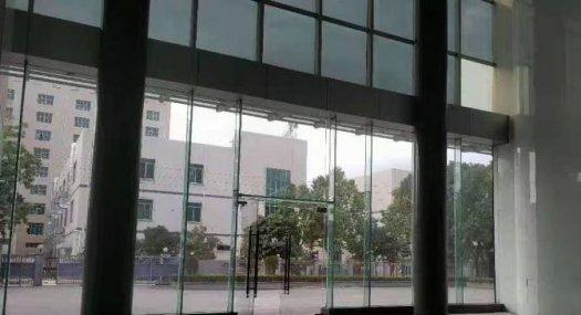 东莞凤岗中心13000㎡ 厂房租售层高6米 柱距12米 配电315KVA 独院天车20吨 有蒸汽 有燃气 可环评 可分租