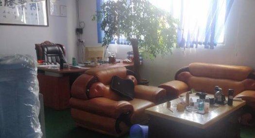 凤岗油甘铺无尘车间出租1309平精装修办公室免转让费