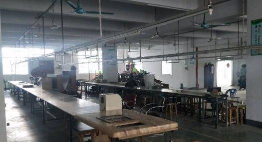 凤岗镇中心碧湖大道边楼上厂房出租830平 现成水电齐全