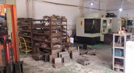 凤岗凤德岭一楼设备，钣金厂房出租600平 电大按需