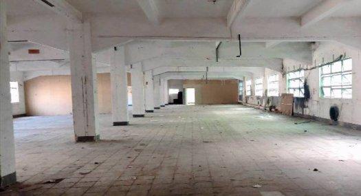 凤岗镇中心家辉天桥附近出租原房东楼上带装修办公室厂房900平