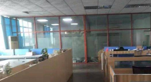 凤岗雁田布心工业园楼上带装修现成办公室厂房1600平出租