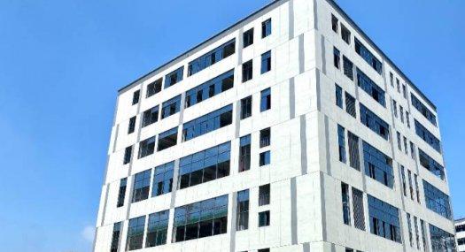 四层高独栋出售，50年国有产权，二类工业用地，全新可定制，首付2成。