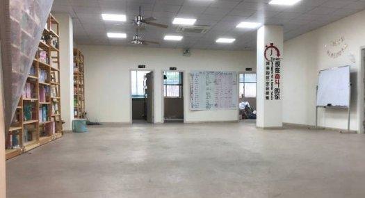 广州白云 白云区长红村茶园岗工业街1号大院1200㎡ 厂房租售层高4.5米