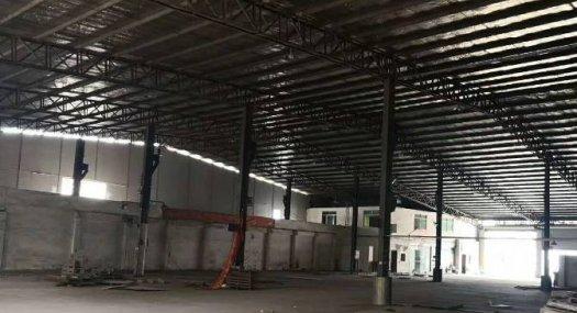 新塘主干道边新出地铁口厂房仓库，豪华办公室装修，证件齐全，电力充足，可进拖头