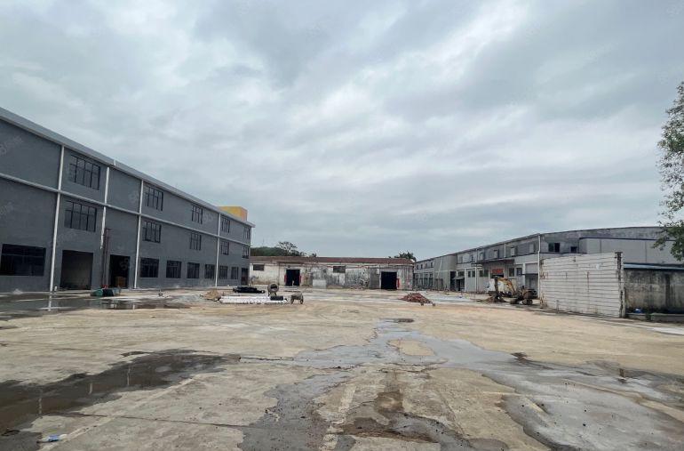 三栋原房东独院厂房，厂房三千平方空地5000平方租金15