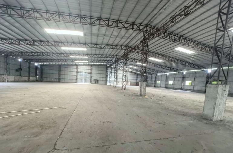 马安新空出独门独院600平钢构厂房，带超大硬化空地