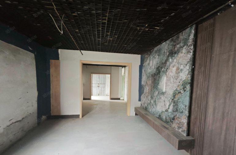 河南岸原房东新出独门独院铁皮厂房，面积750平米，租金便宜