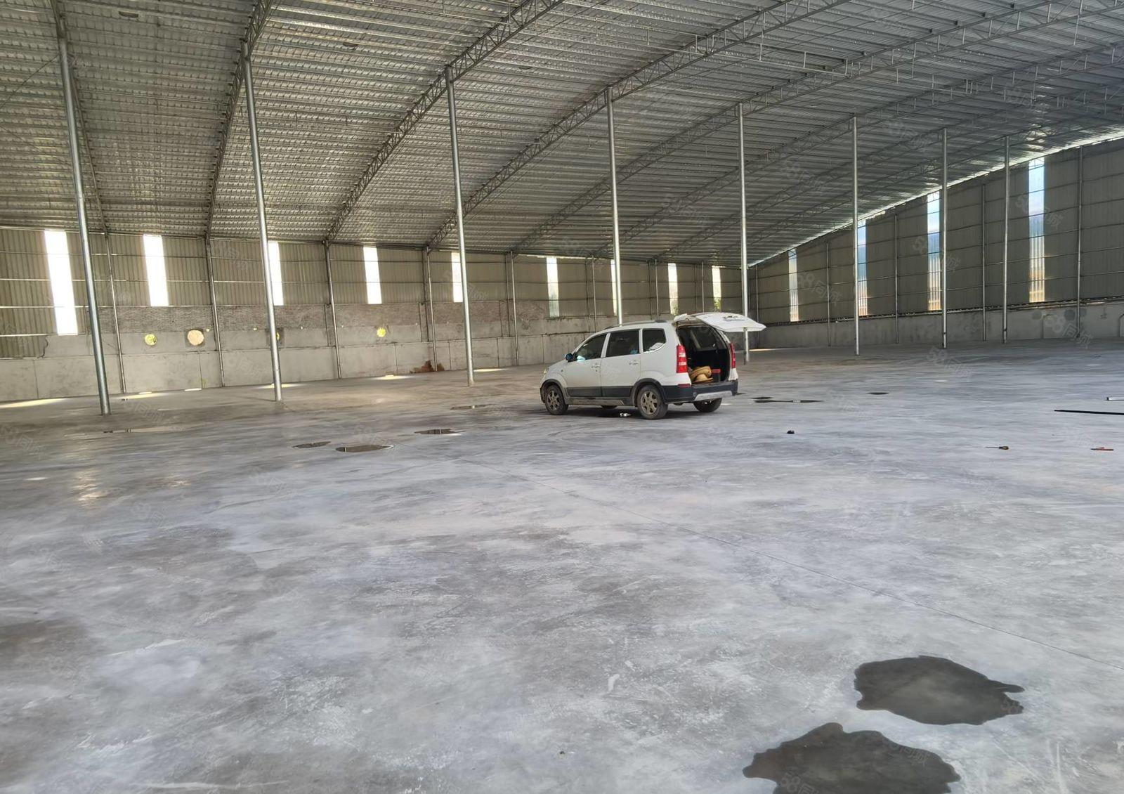 急租下角梅湖900平一楼出租，证件齐全，配电按需