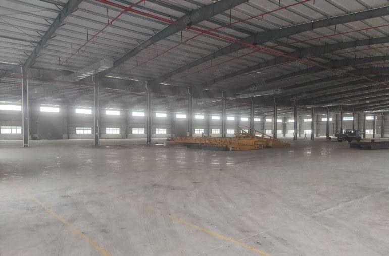 钢构9米高，位置好，大小可分租