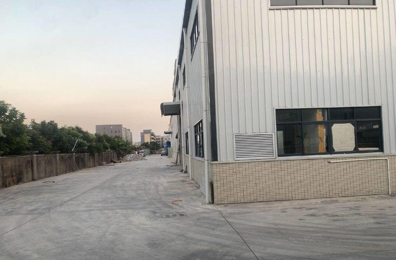 ~~~~独门独院~~标准钢构厂房，形象好，位置优越，证件齐全