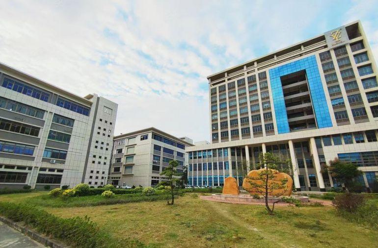 靓 三栋新出高大上10万平米厂房招租