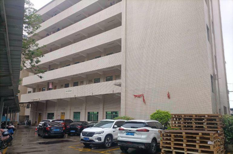 水口龙湖，一楼厂房2000平，高5.2米，证件齐全