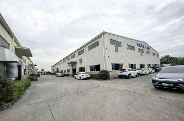 小金口3100平出租，层高9米，现成装修，原房东实际面积，